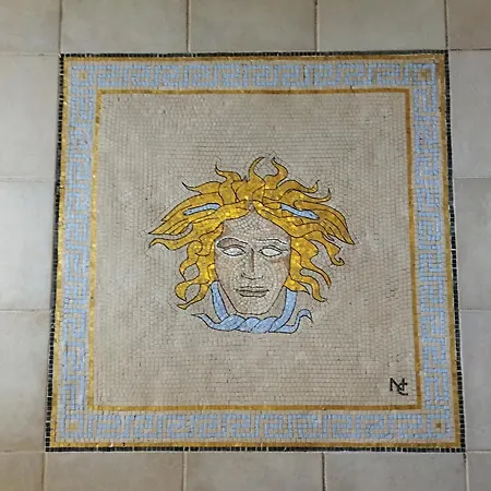 Apartment μονοκατοικία με κήπο στη θάλασσα.