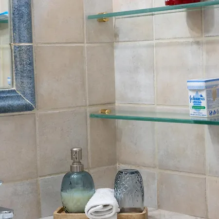 μονοκατοικία με κήπο στη θάλασσα.