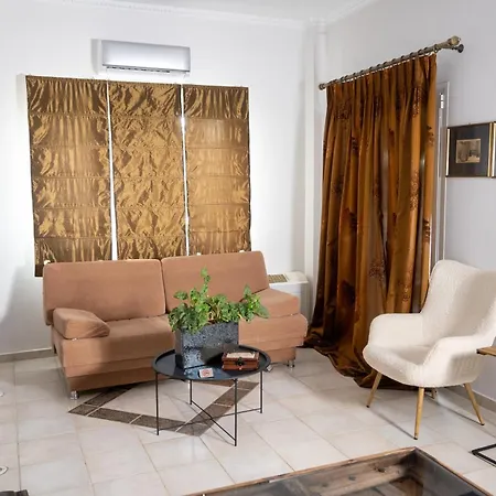 Apartment μονοκατοικία με κήπο στη θάλασσα. Korinth