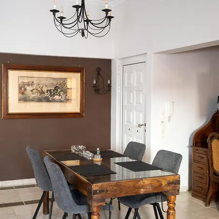 μονοκατοικία με κήπο στη θάλασσα. Apartment Korinth