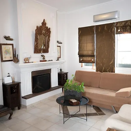 μονοκατοικία με κήπο στη θάλασσα. Lejlighed Corinth