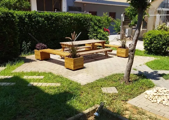 μονοκατοικία με κήπο στη θάλασσα. * Corinth