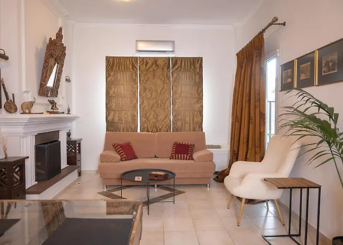 Apartamento μονοκατοικία με κήπο στη θάλασσα. Corinth