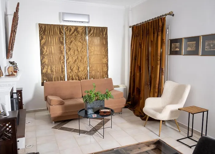 Apartamento μονοκατοικία με κήπο στη θάλασσα. Corinth