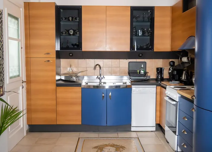 μονοκατοικία με κήπο στη θάλασσα. Apartamento