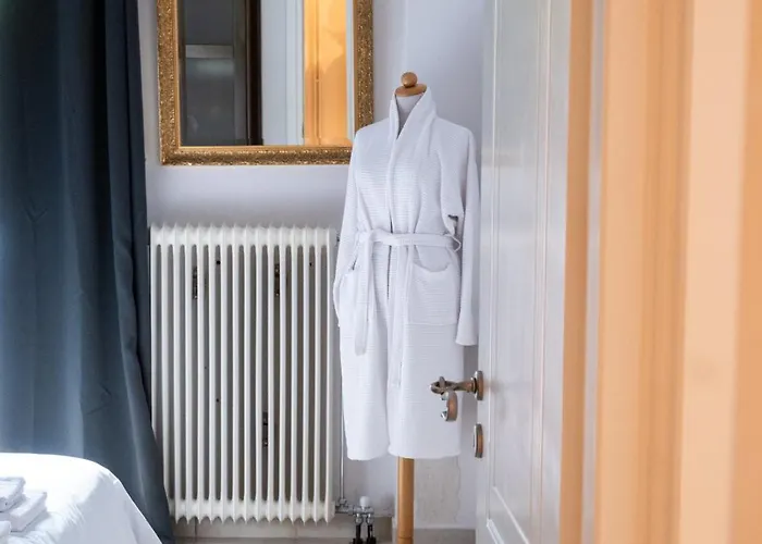 Apartamento μονοκατοικία με κήπο στη θάλασσα. *