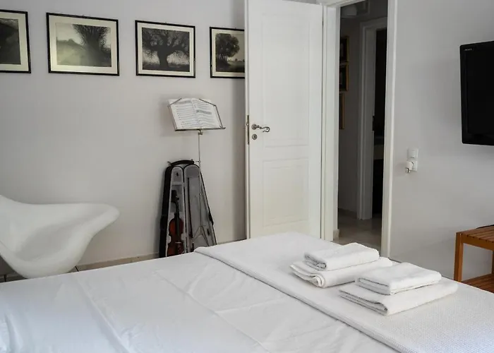 μονοκατοικία με κήπο στη θάλασσα. Apartamento *